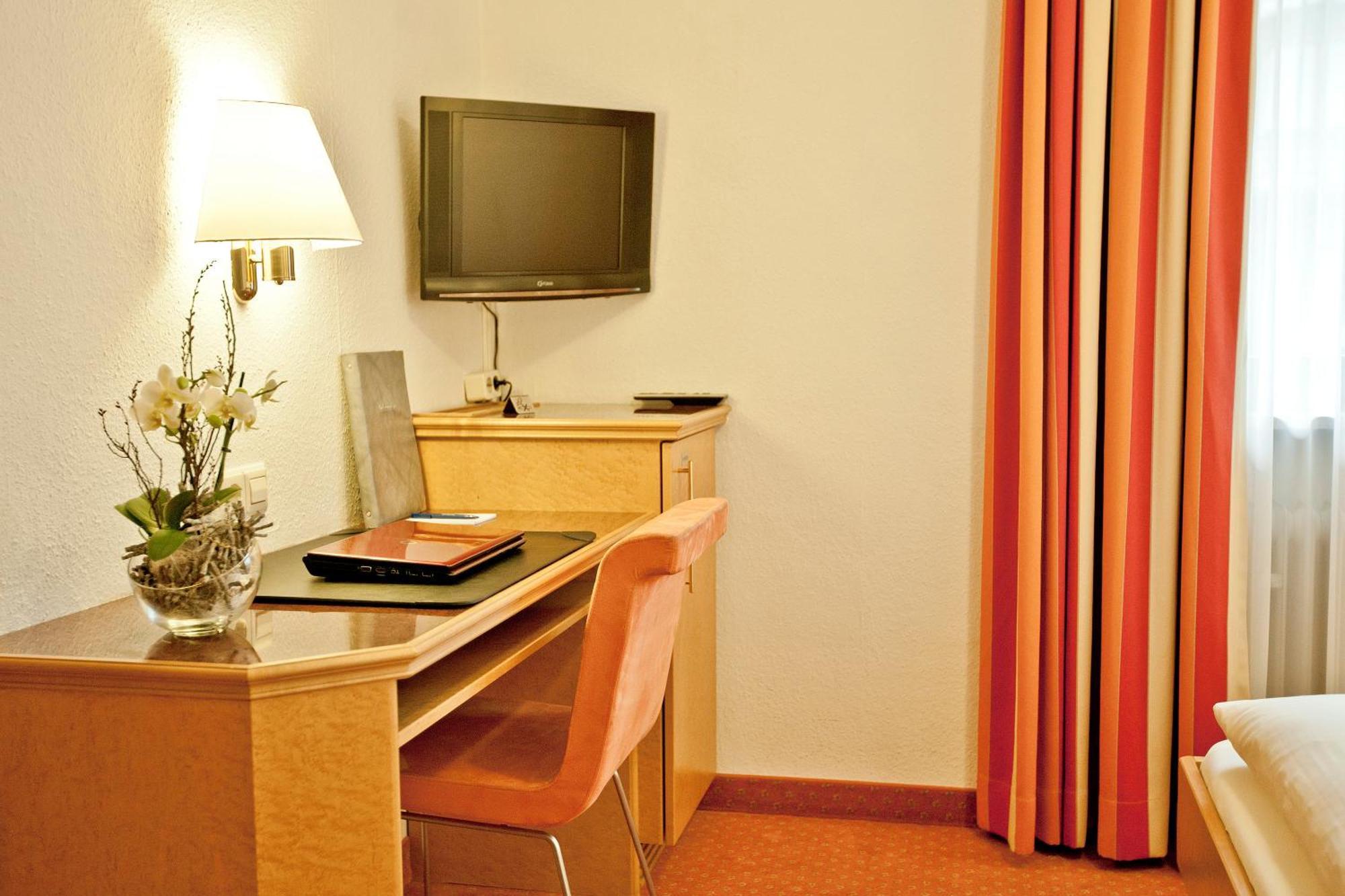 Wuermtaler Gaestehaus เกรเฟลฟิง ห้อง รูปภาพ