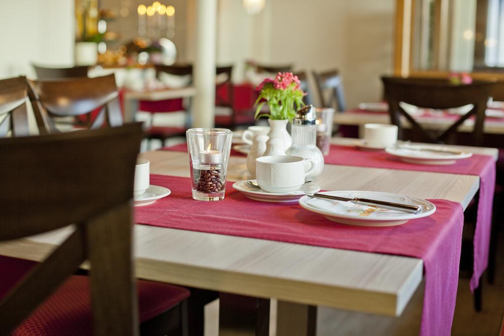 Wuermtaler Gaestehaus เกรเฟลฟิง ภายนอก รูปภาพ